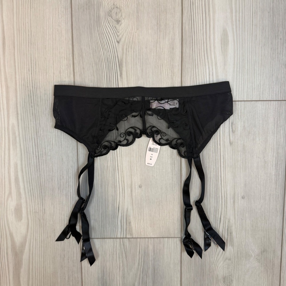 Victoria's Secret Vintage‎ 2000s Black Mesh Embroidered Garter Belt Medium NWT